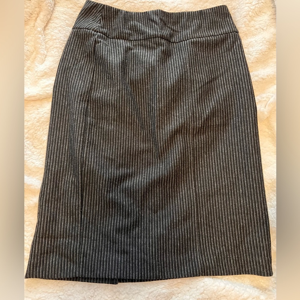Women’s pull on dress skirt.  Size xs.  New York & company.